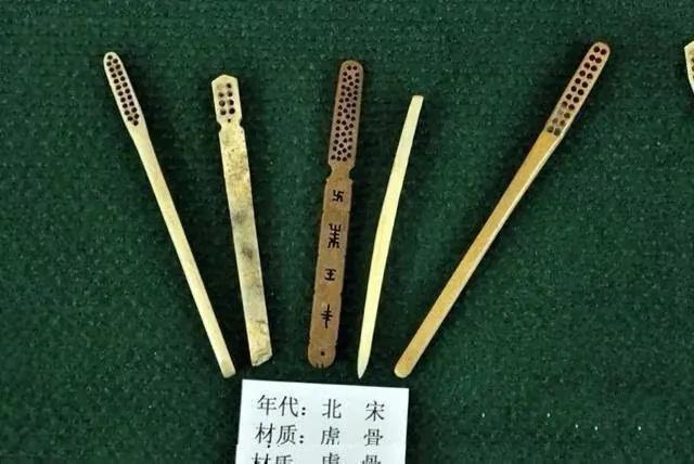 盐刷牙能消除口臭吗,古代怎么刷牙除口臭