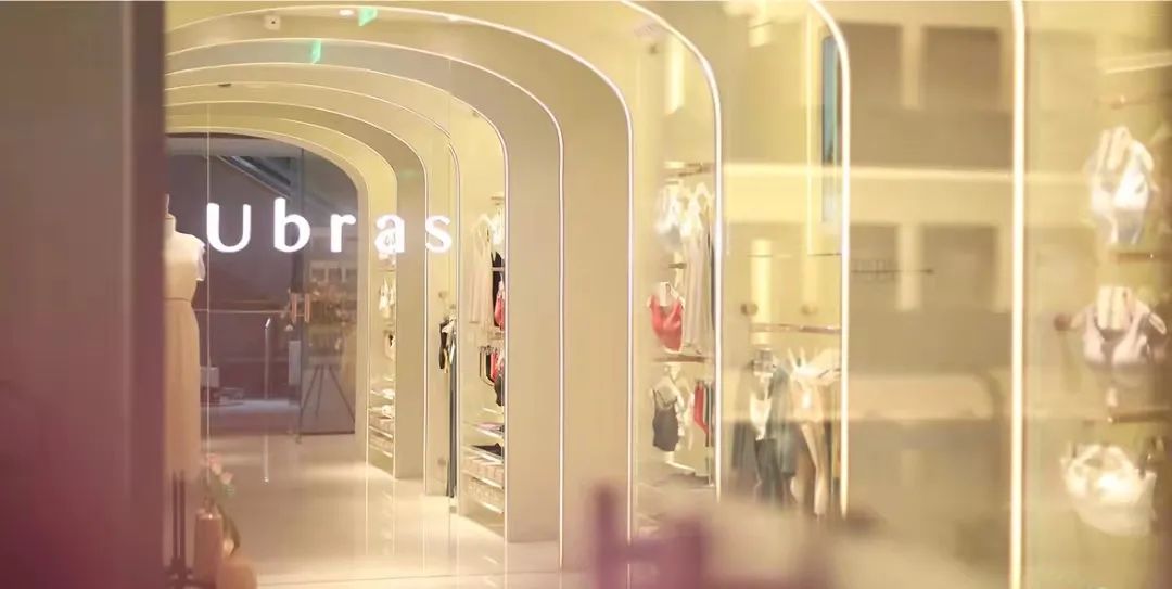 靠反性感生意,年赚15亿:一战封神的新内衣顶流,还能火多久?