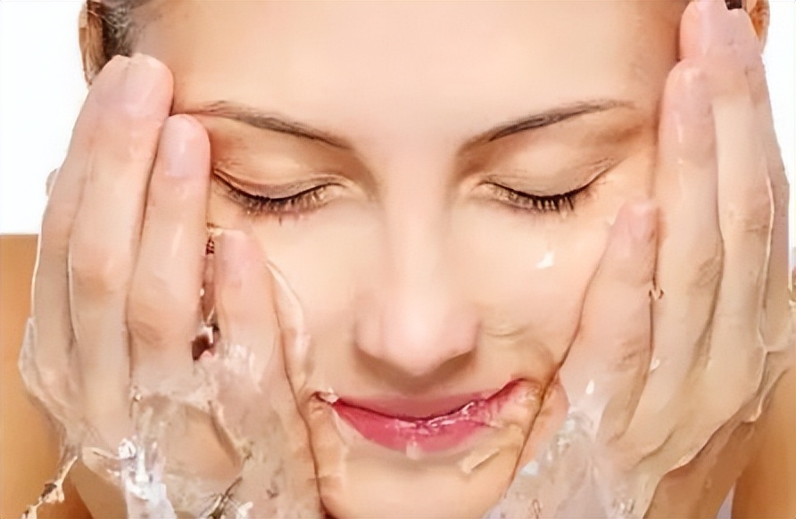 皮肤起皮用什么护肤品角鲨烷 (角鲨烷护肤效果好吗)