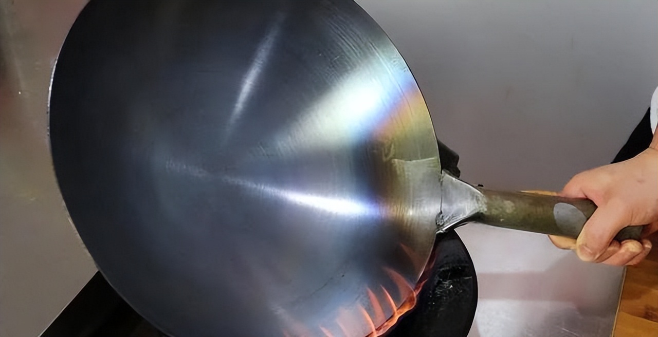 央视曝光的毒铁锅,央视曝光夺命铁锅怎么辨别