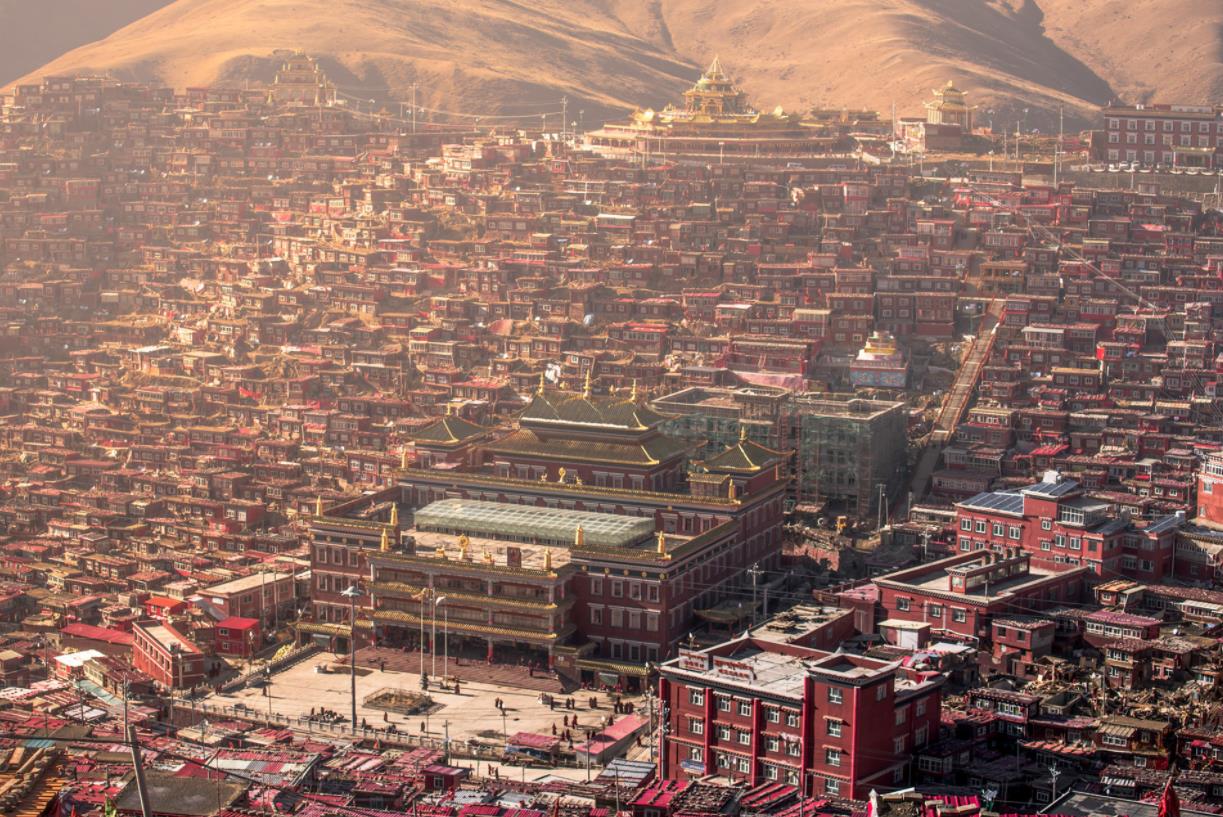 色达佛国世界信仰圣地,佛国净土川西色达