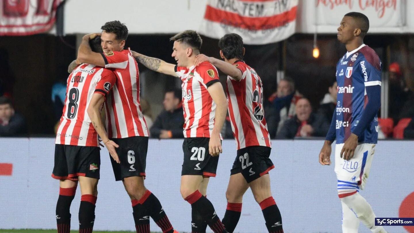 解放者杯：巴拉纳竞技VS拉普拉塔大学拉普拉塔伤兵满营