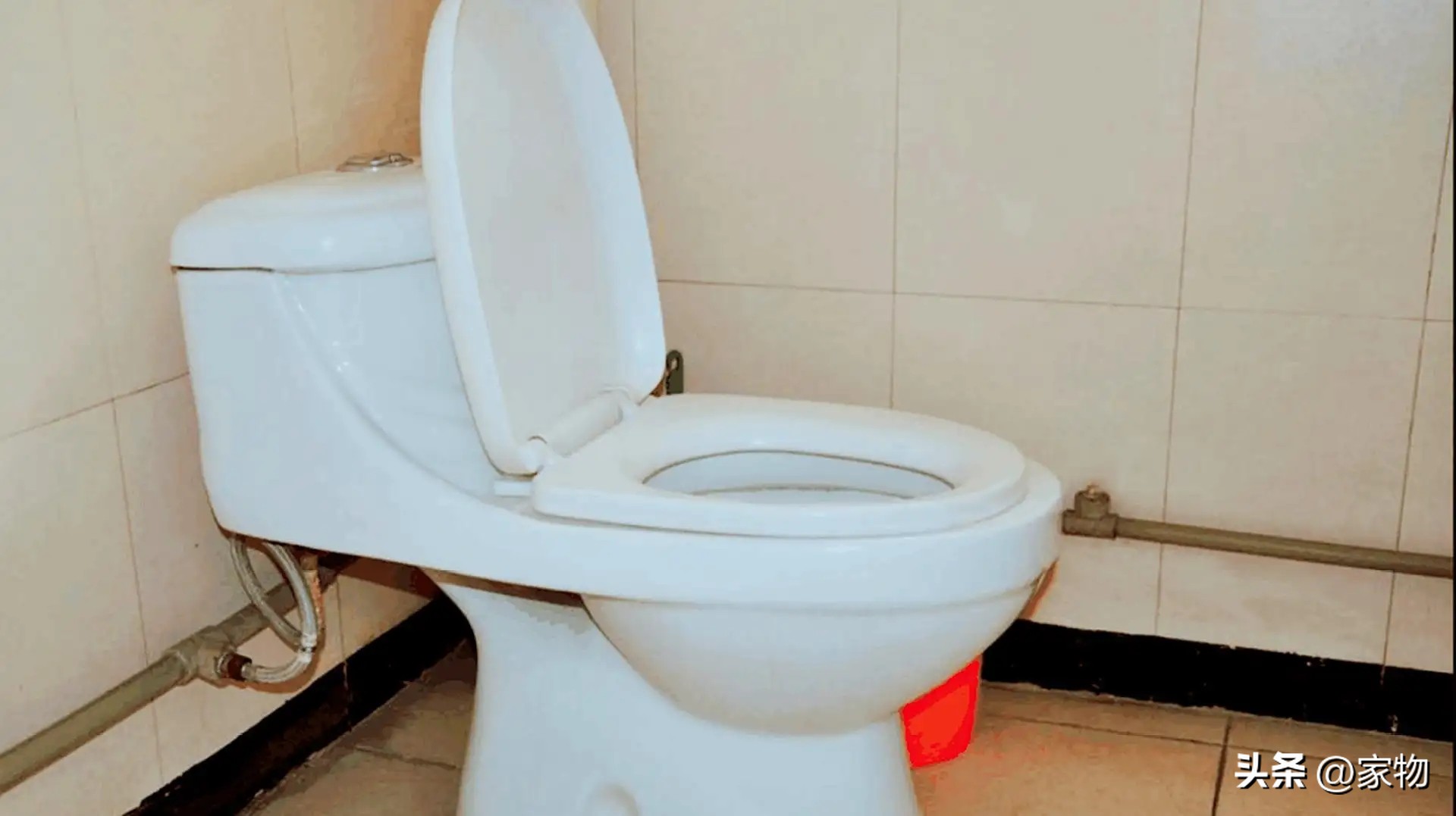 马桶堵了如何自己快速疏通无工具,大便把马桶整堵了如何能快速疏通