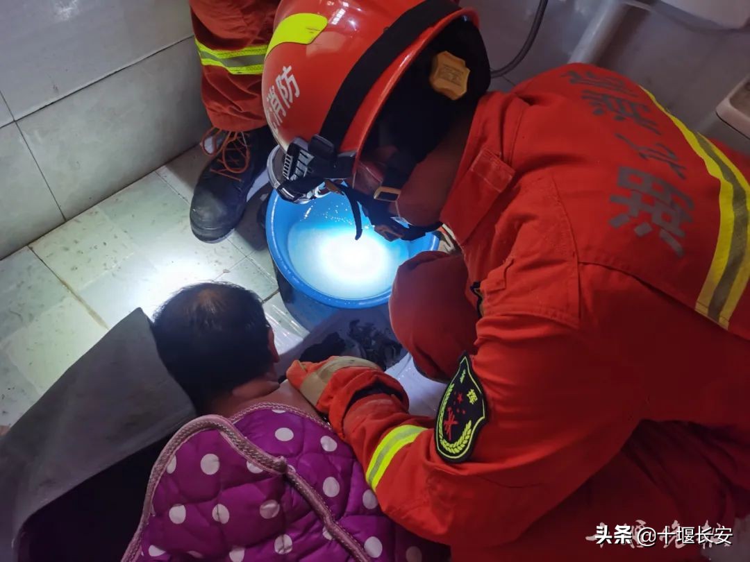 十堰消防火速营救,十堰消防出警视频