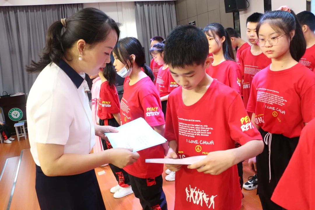 万二小举行2016级毕业典礼暨毕业班综合素质拓展活动