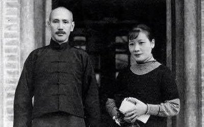 1975年蒋介石临终前,对蒋经国说出不放张学良的原因,张泪如雨下