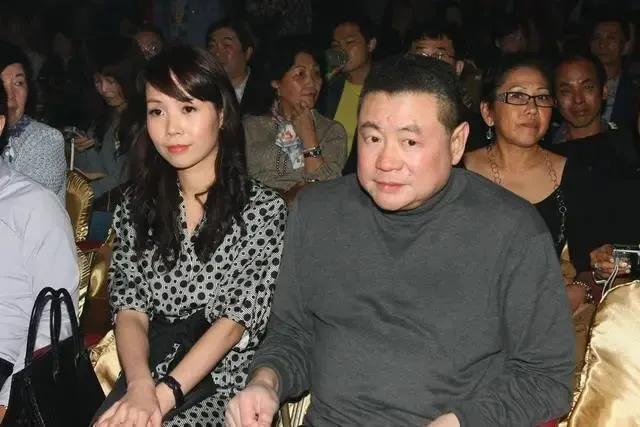 报应来了？抛弃李嘉欣、伤害关之琳后，刘銮雄快被吕丽君逼疯了