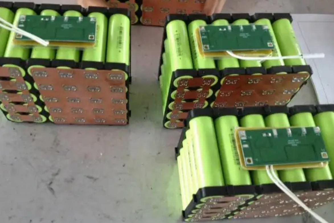 电动车铅酸电池和石墨烯哪个更好,为什么说石墨烯电池好