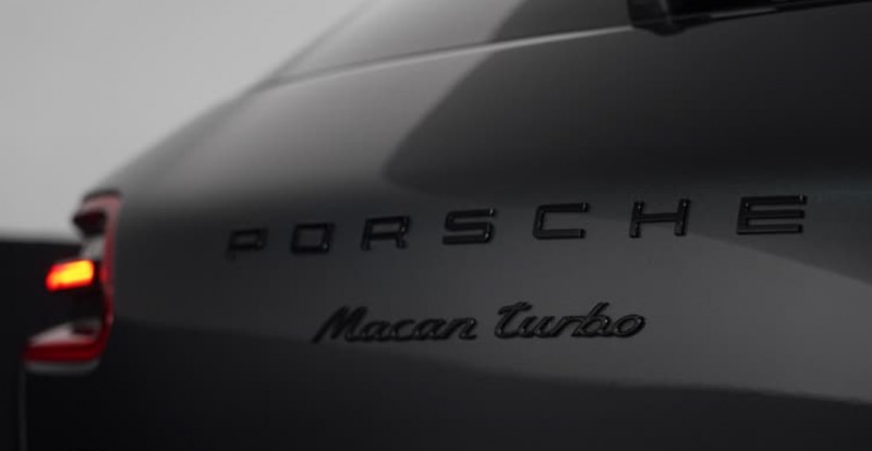 委托男友寄存，澳华女MINI爱车被盗卖，另有华女保时捷曾险遭不测