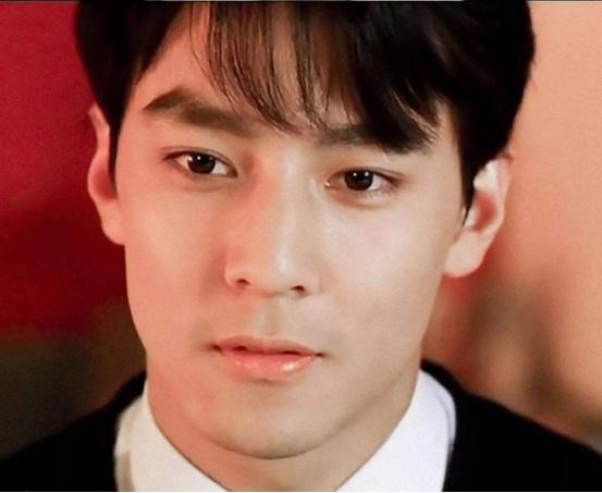 年轻时帅炸天的8位男星，中年后，有人胖快200斤，有人秃成地中海