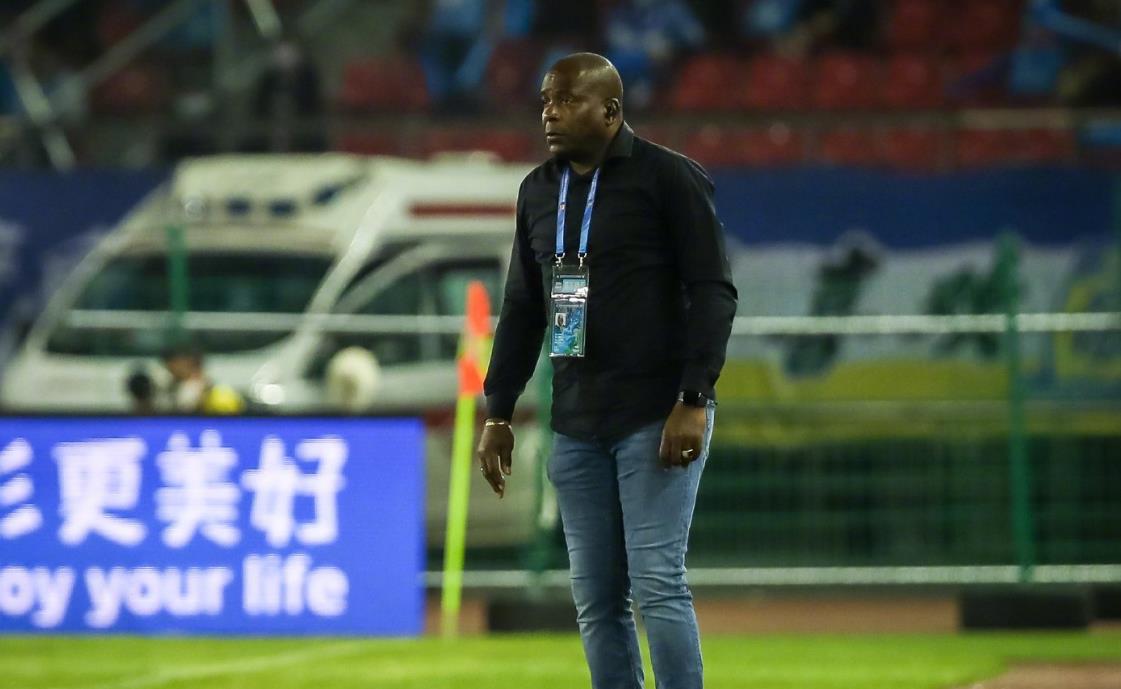 山东泰山队克雷桑出席发布会,泰山克雷桑亚冠帽子戏法