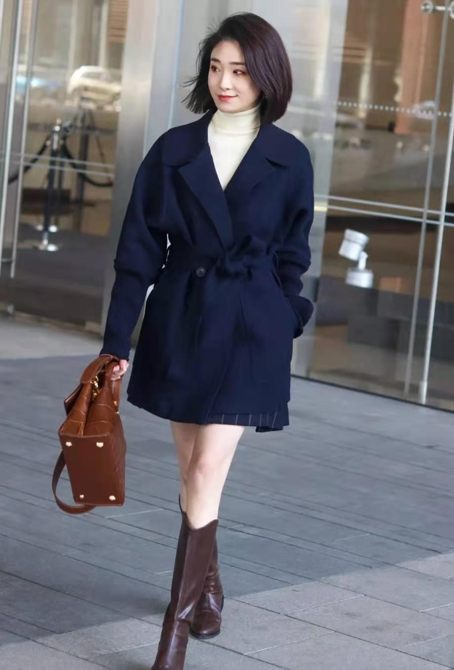 适合四十岁女人穿的马丁靴,秋冬马丁靴长筒靴哪个更时尚