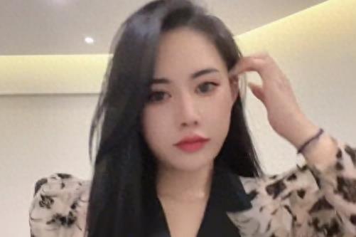 揭秘柬埔寨女星依晴整容，五官大变容颜更美，背后原因令人咋舌。