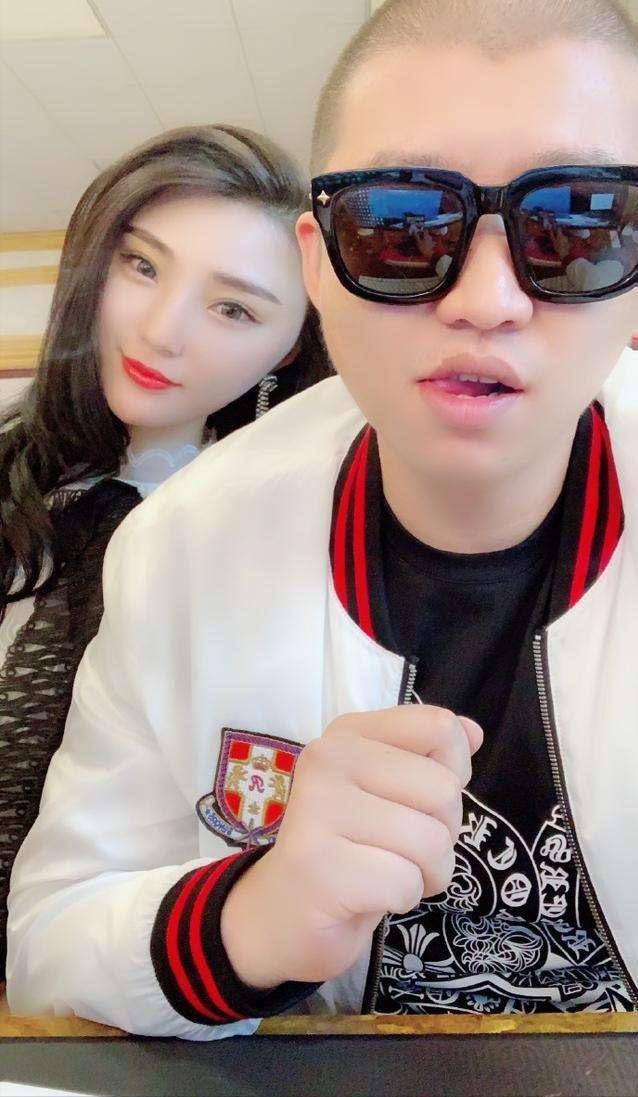 抖音90后网红富婆、日常养豹、出行包专机、到底是一种什么体验？