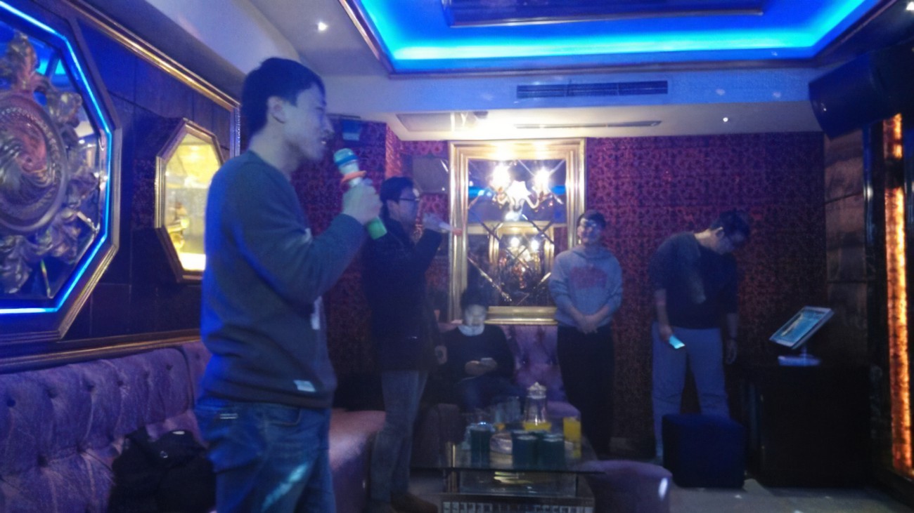 情人关系住酒店男女都要登记吗,法律法规对情人住酒店的有关规定