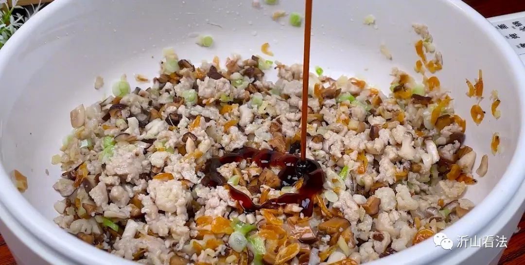 经常放屁有可能是癌症的前兆,屁多以为是排毒其实是癌症