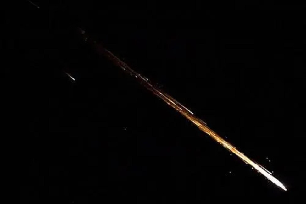 为什么卫星掉不下来,地球有引力而卫星怎么不会掉下来