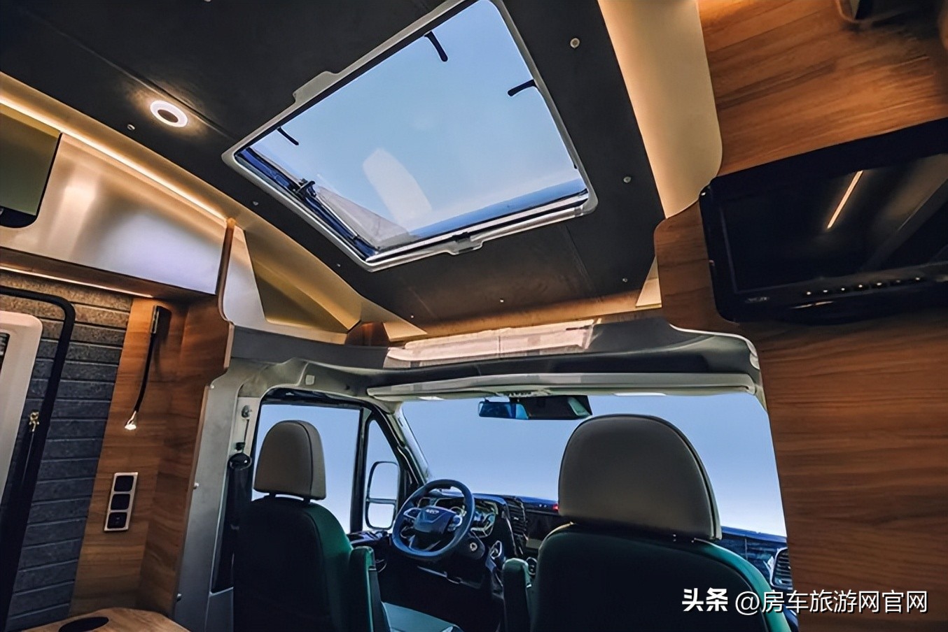 urv自驾房车,戴德房车urv高配低配区别