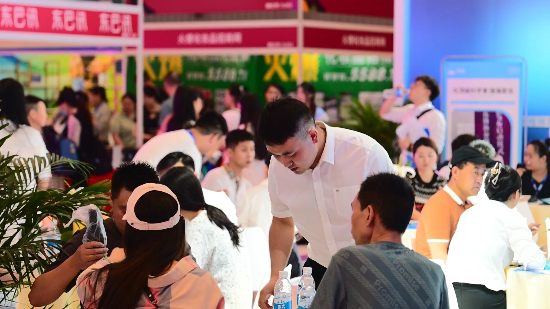 两夫妻初中学历，在县城可以做点什么小生意？