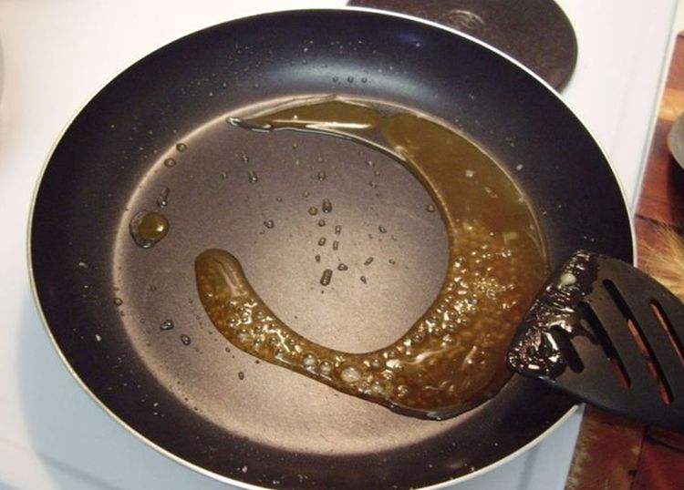 炒糖色一般一个菜放多少冰糖合适,用白糖炒糖色还是冰糖熬糖色