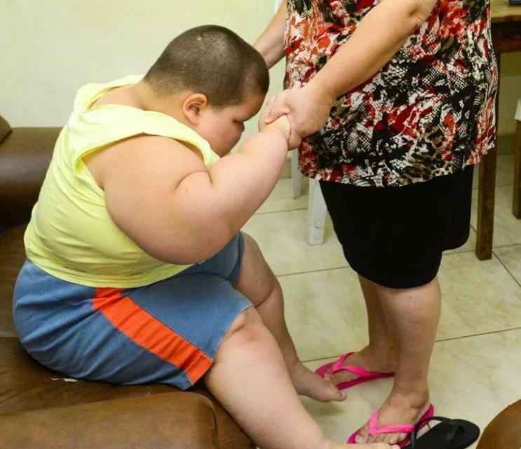 小时候“长身高”还是“长体重”,青春期后大不同,家长别不在意