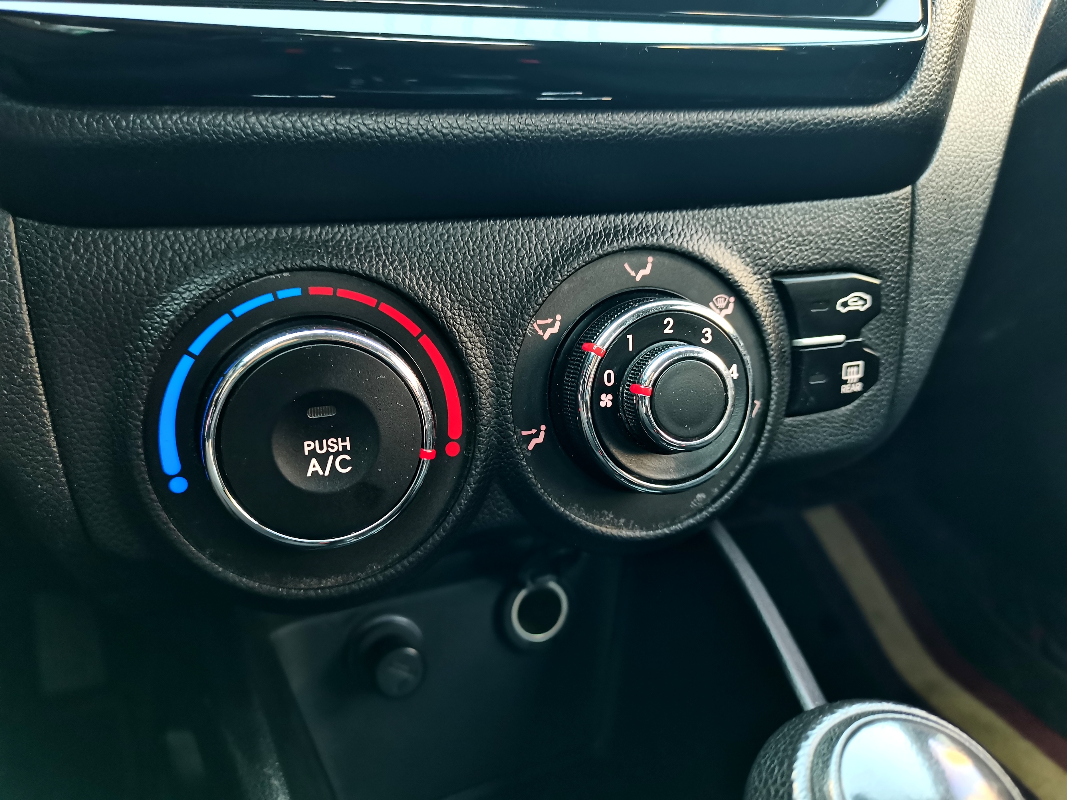 12年起亚k2二手值得购买吗,2013年起亚k2二手多少钱