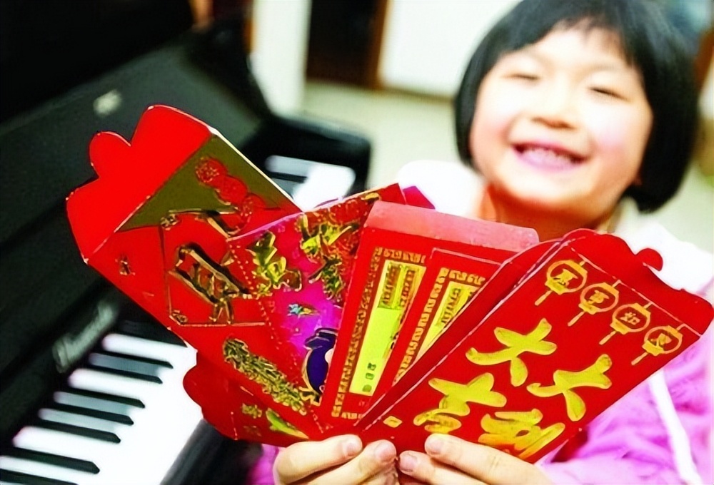 给娃压岁钱有“讲究”，除夕和初一哪天好？寓意不同，家长别给错
