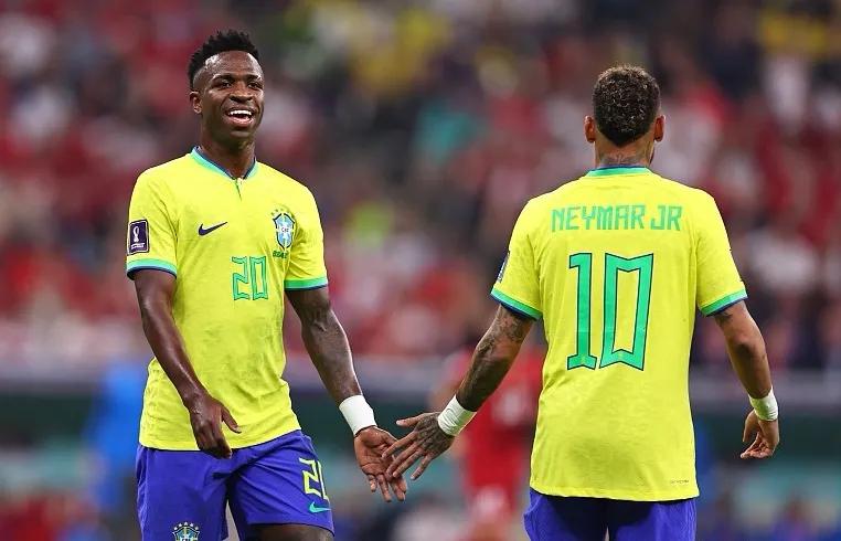 维尼修斯：我们要继续破门跳更多的舞，有的人见不得别人开心