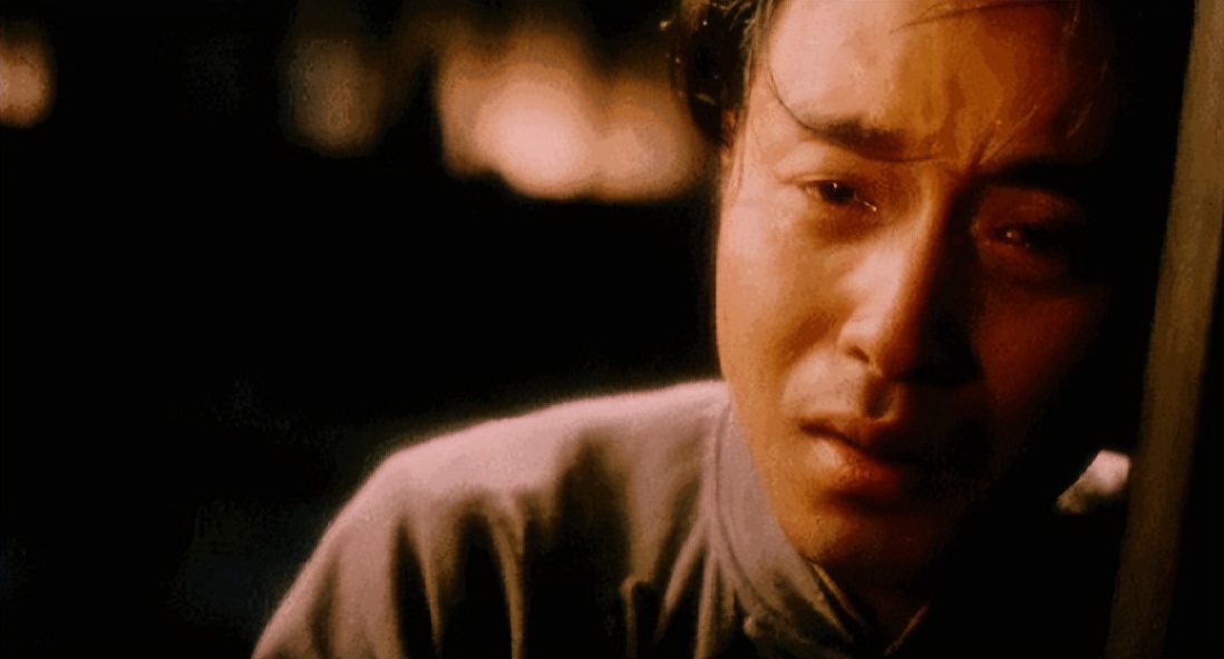 张国荣:被继母淋尿,原生家庭让他苦不堪言,46岁跳楼全身是伤