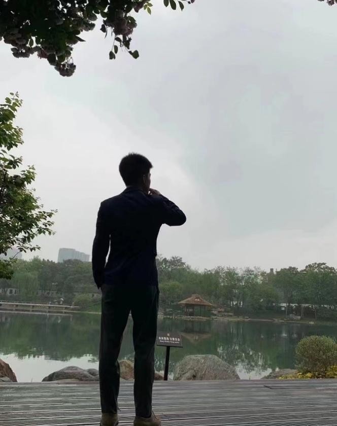 董宇辉现在在新东方的地位 (新东方董宇辉成名之路)