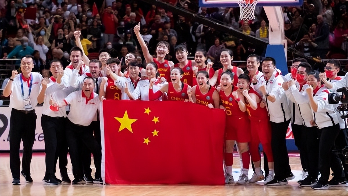击败日本队中国女篮重返亚洲之巅,中国女篮关键时候还是靠三巨头