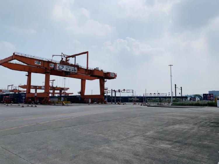 一公司买车并取得铁路提单，向中外运公司提货被拒，原因是什么？