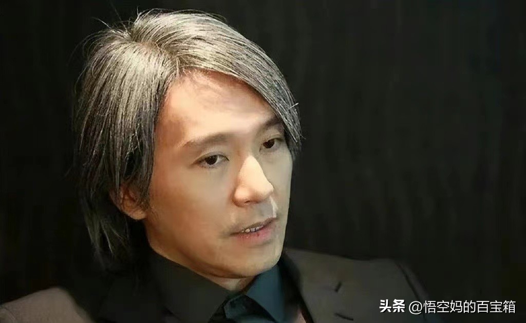 周星驰60岁仍玩海上冲浪，玩超高难度动作让年轻人自叹不如