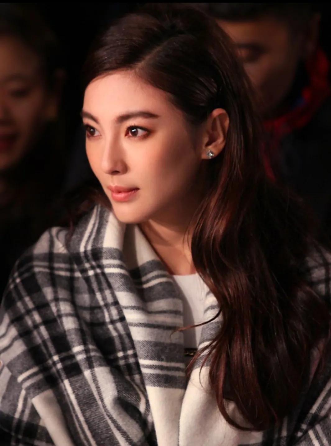 简衣笔下的钱小姐估计会和王先生各取所需以后分道扬镳