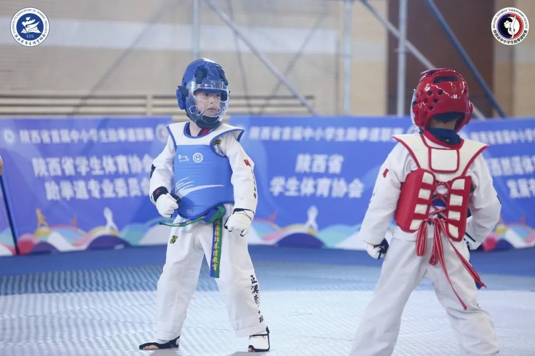 跆拳道小孩夺冠喜报,跆拳道馆比赛获奖喜报模板