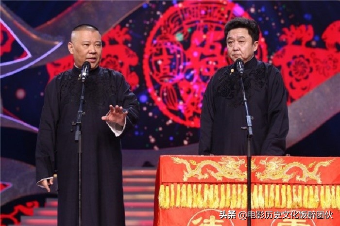 侯耀文收郭德纲为徒的原因,郭德纲拜侯耀文当师傅被众人排挤