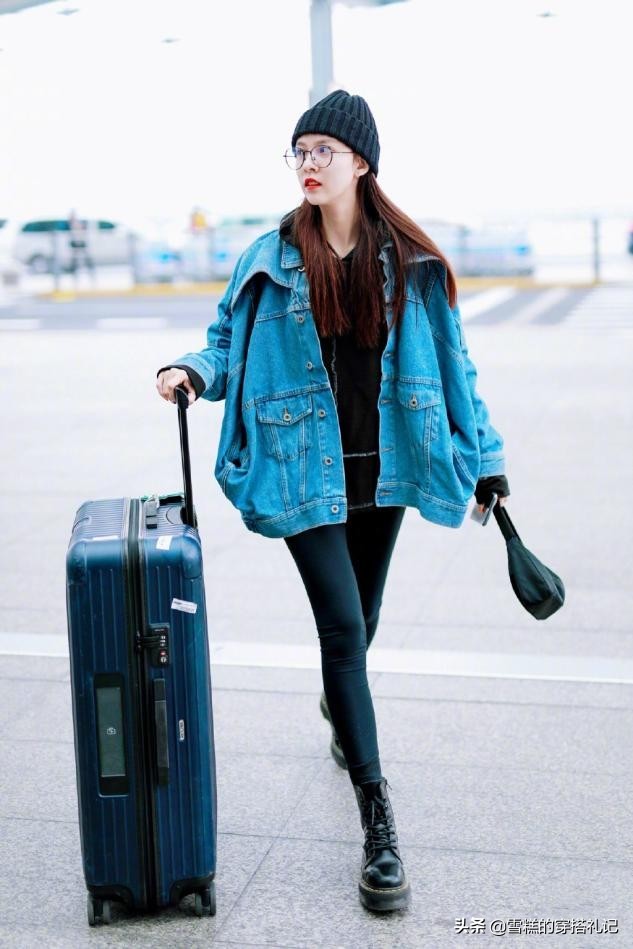 今年冬天流行阔腿裤还是鲨鱼裤,阔腿裤过时了现在流行时髦喇叭裤