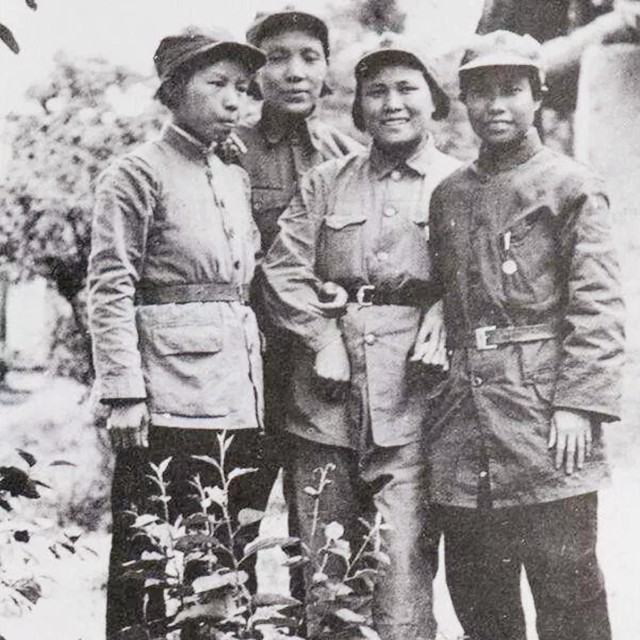 1934年长征前，陈毅找到*德朱**：我还要指挥作战，请不要把我留下