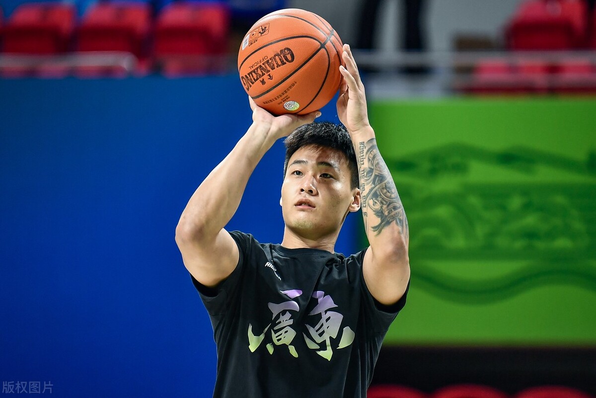 丁彦雨航赵睿王哲林高诗岩去军营,王哲林值8000万吗