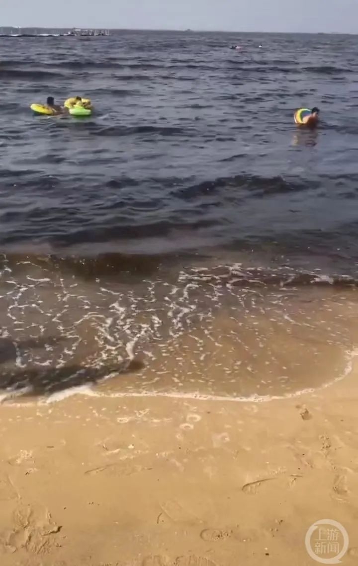 被海水腐蚀后迅速氧化,衣服被海水冲湿