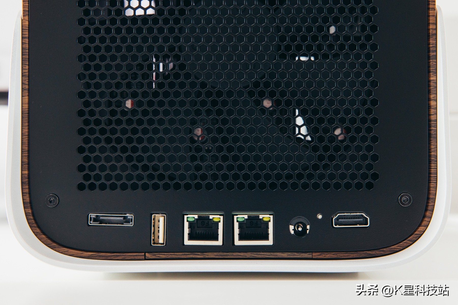 轻松玩转影音娱乐，适合小白使用的NAS，极空间Z4S深度体验