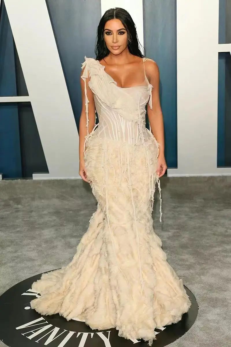 亚洲婚纱女王杀进内娱，女星们集体坐不住了