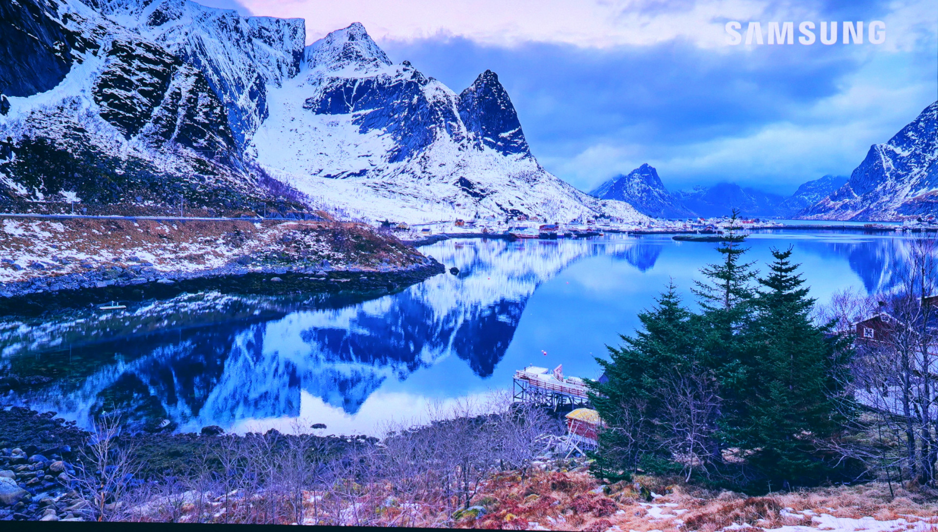 8999元的国产之巅，坚果N1Ultra三色激光云台投影体验