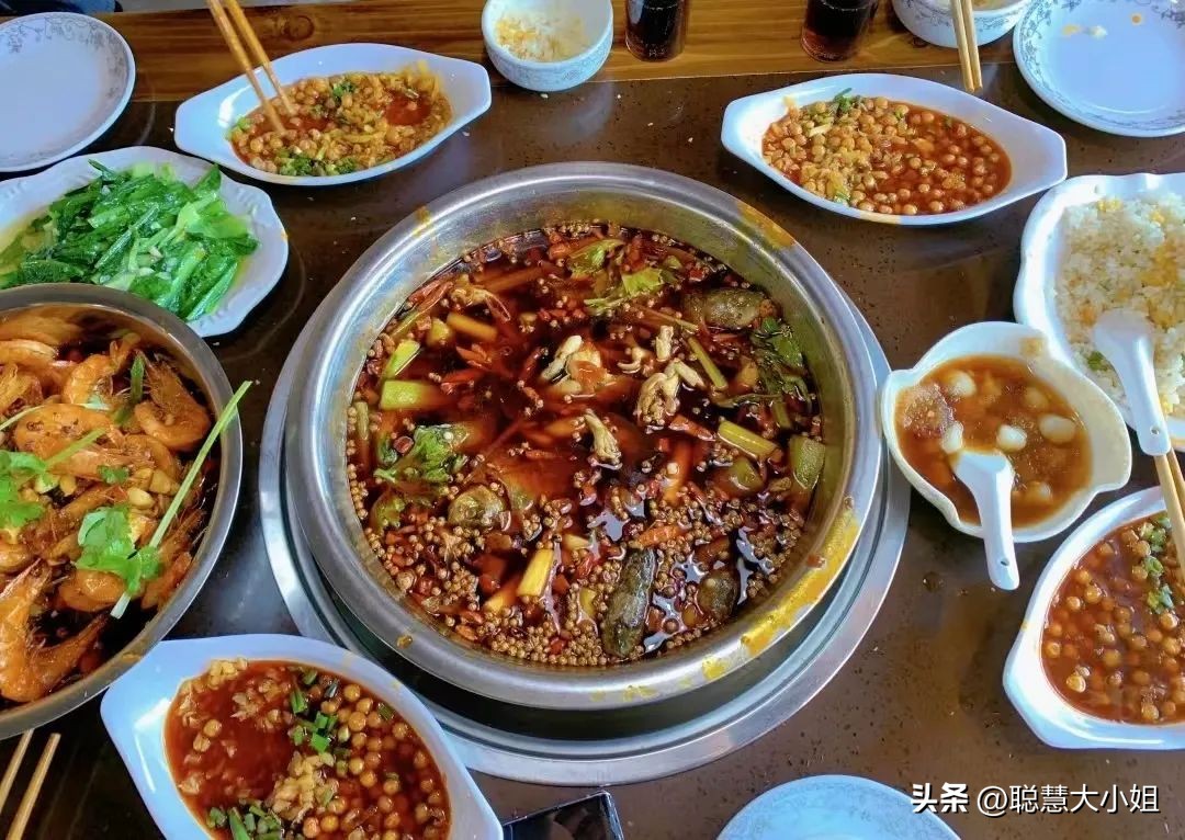 渝中区美食老字号推荐聚餐,重庆渝中区化龙桥华村烧烤老字号