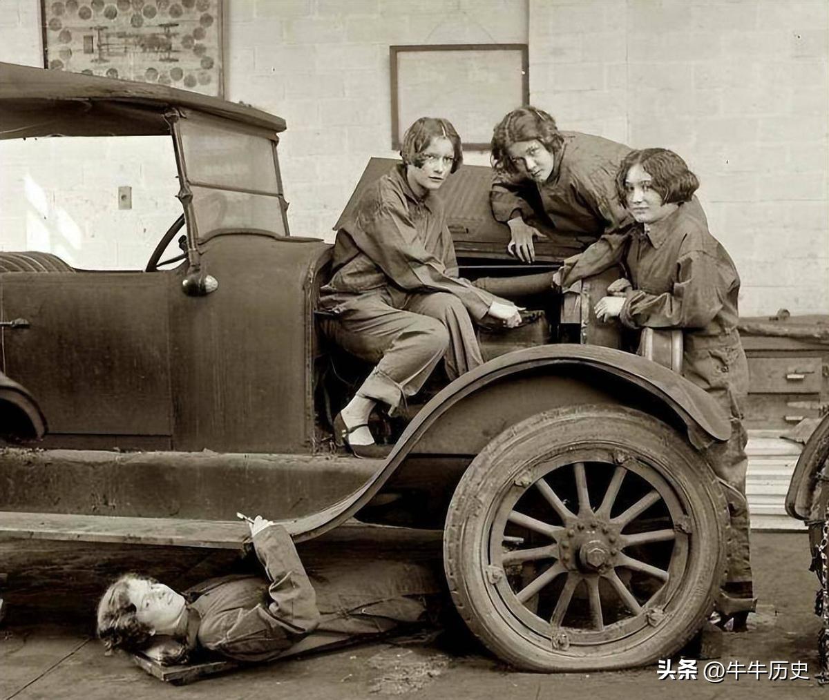 男人藏品,男子收藏罕见100元纸币