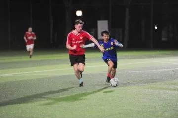 狮子山激战欧洲联队,促进国际友谊交流