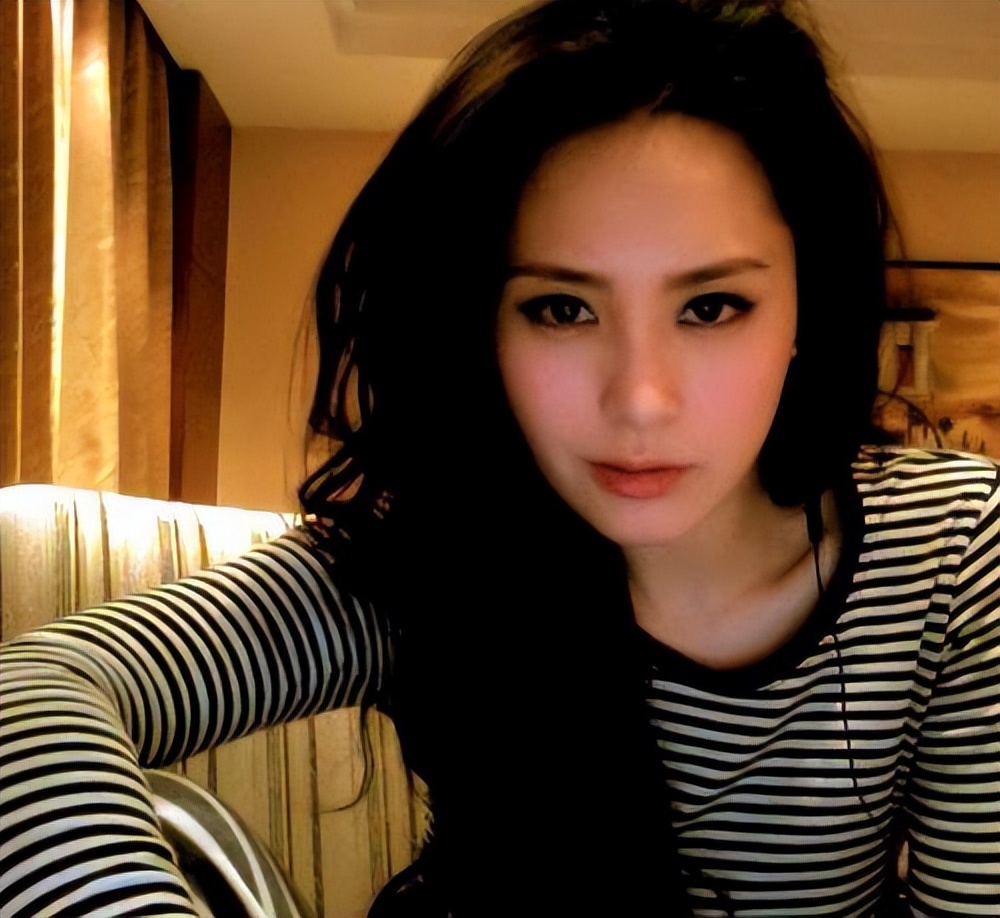 隐形富婆的房产,twins阿娇阿sa身价