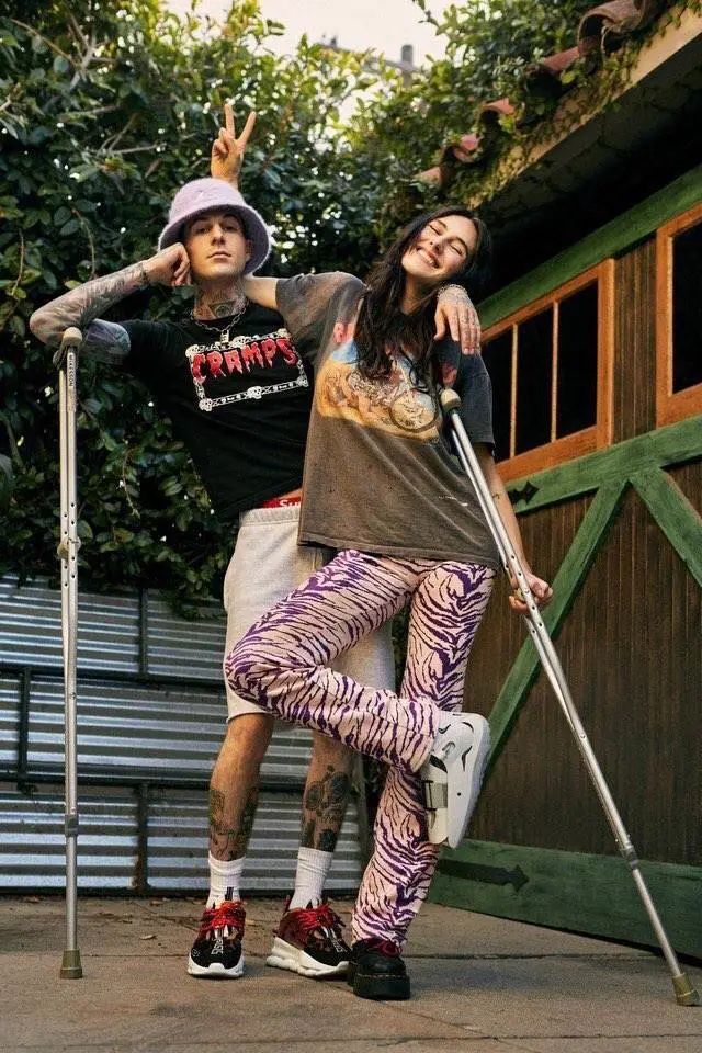 21岁天才唱作少女被曝光恋情！男友大十岁，粉丝：妹妹你图啥…