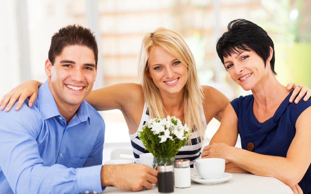 丈母娘开挂睡觉，妻子深夜加班，这事让我崩溃了！