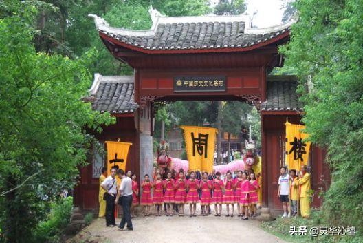 楼上千年古寨,漫步幽悠古寨图片